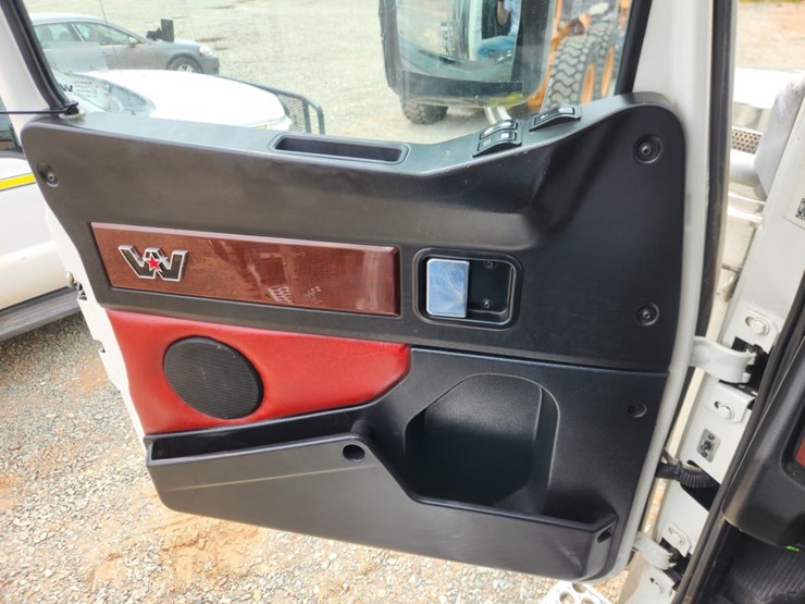 2019-western-star-4900sf-image-69