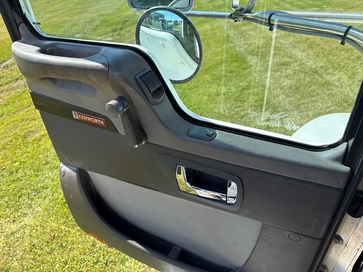 2021-kenworth-t370-image-23