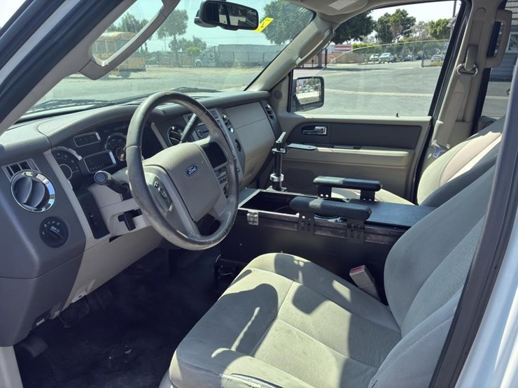 2008-ford-expedition-image-12