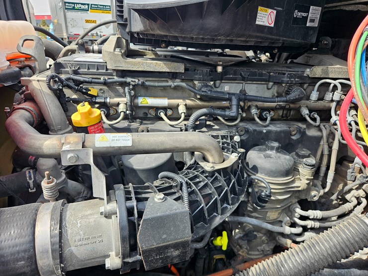 2018-freightliner-cascadia-126-image-32