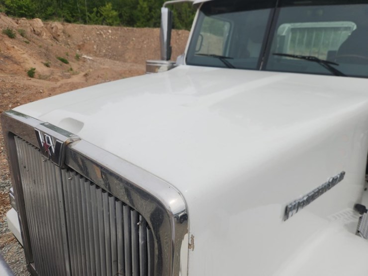 2019-western-star-4900sf-image-14