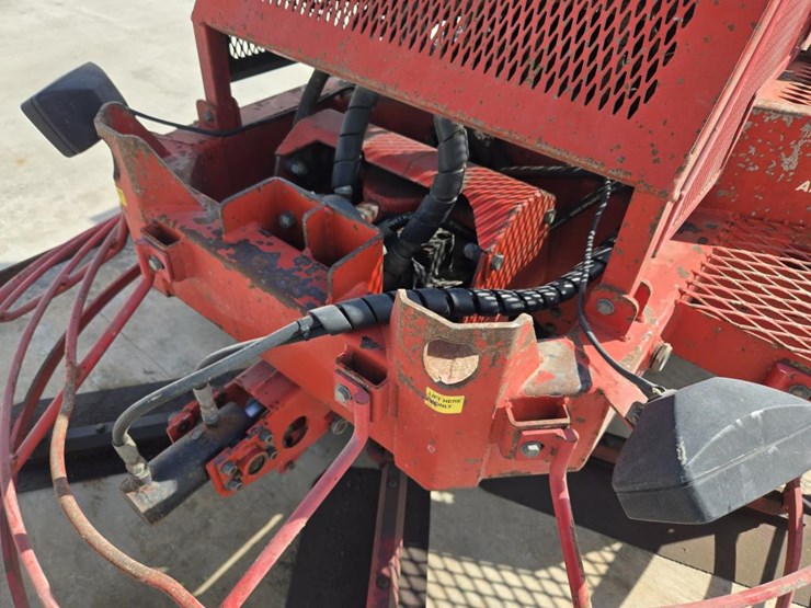kubota-v3300t-image-16