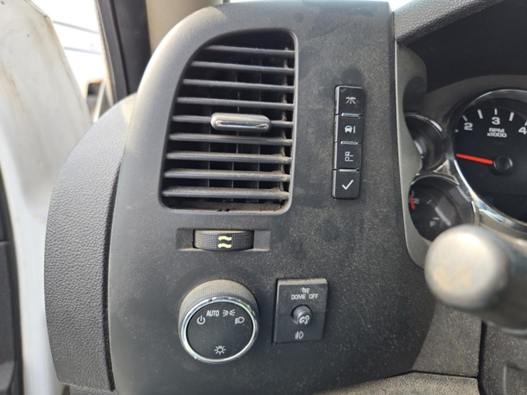2013-chevrolet-2500hd-image-48
