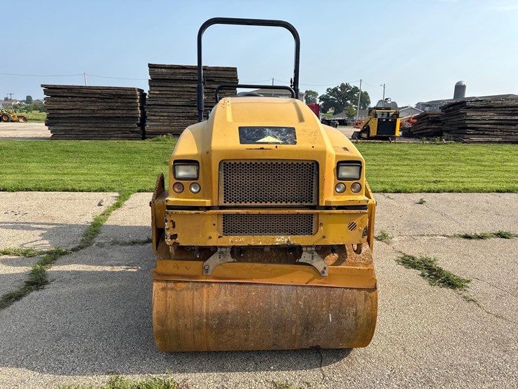 2016-caterpillar-cb34b-image-4