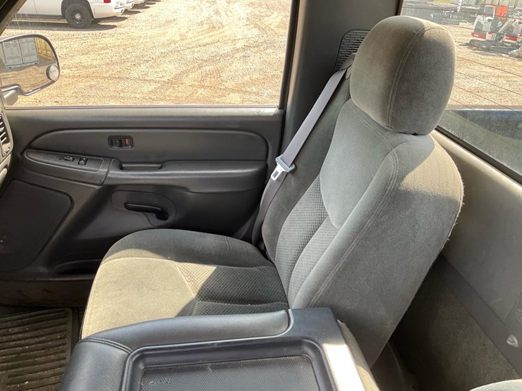 2004-chevrolet-k2500-image-83