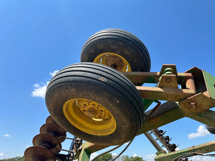 john-deere-34-image-8