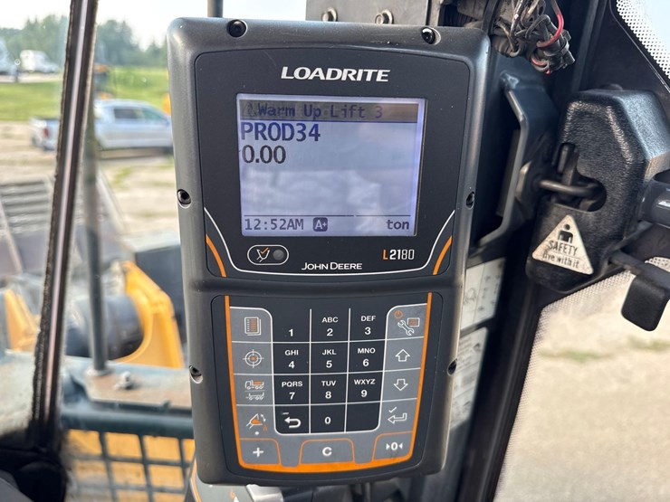 2016-deere-744kii-image-23