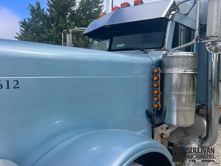 2003-peterbilt-379-image-11