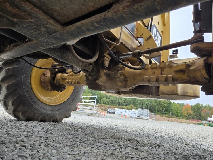 caterpillar-th83-image-39