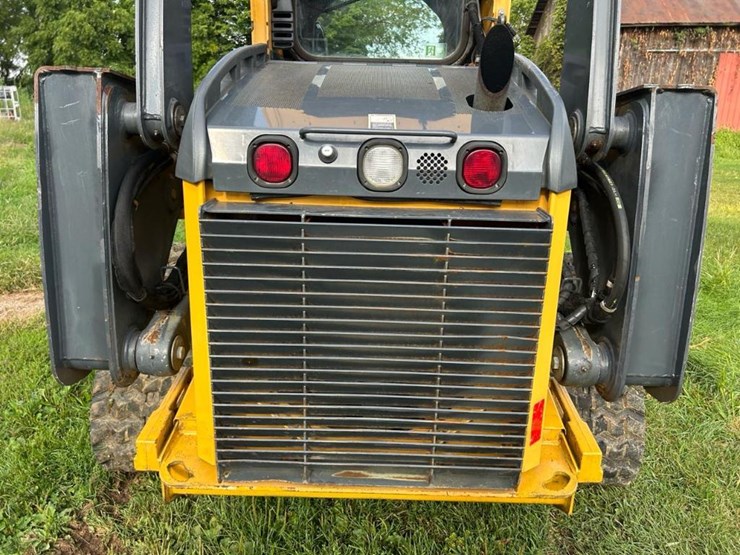 2012-deere-333d-image-26