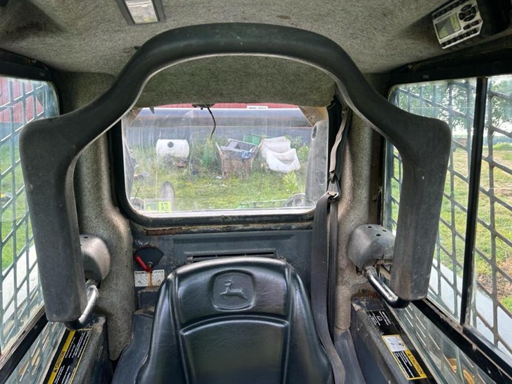 2012-deere-333d-image-46