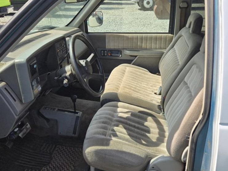 1994-chevrolet-silverado-image-23