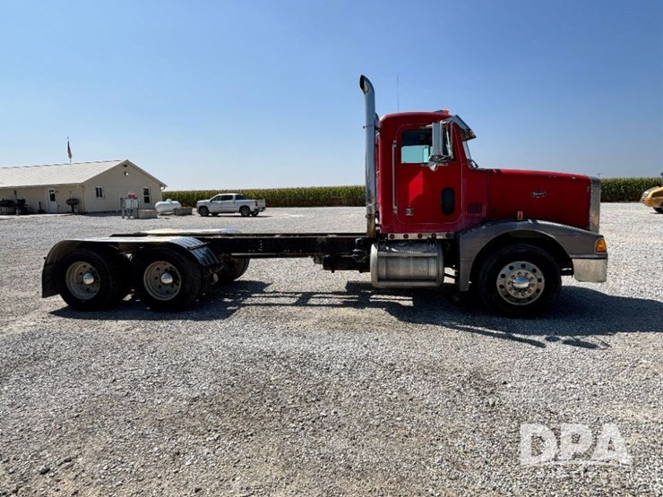 1993-peterbilt-377-image-7