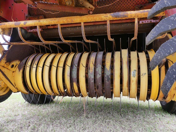 new-holland-650-image-9