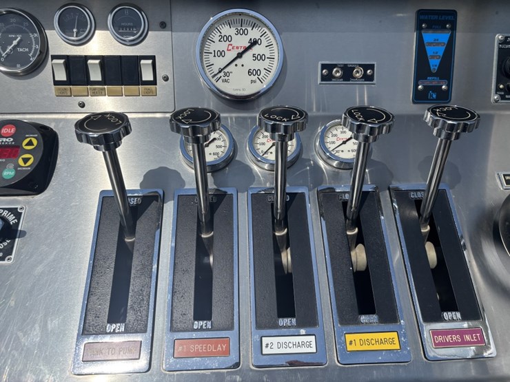 1998-freightliner-fl80-image-24
