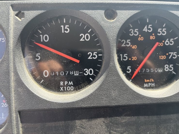 1998-freightliner-fl80-image-71