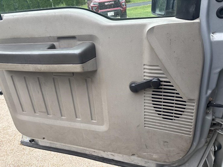 2012-ford-f550-image-52