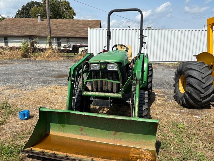john-deere-3032e-image-3