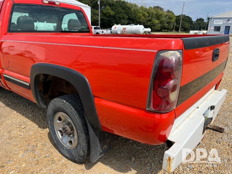 2004-chevrolet-2500hd-image-40
