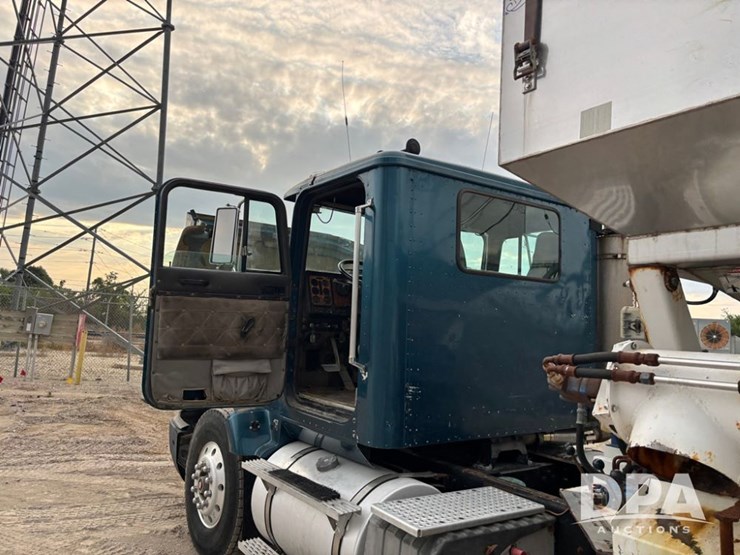 1995-ihc-9400-dry-tender-truck-(pz13881)-image-62