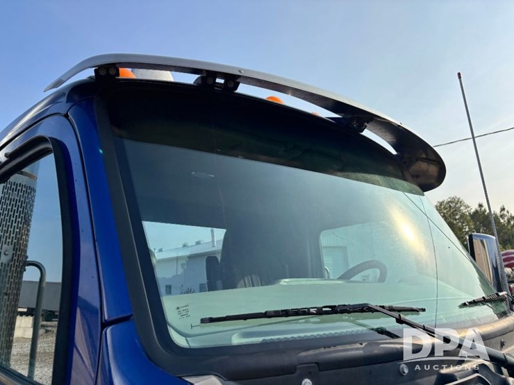2019-peterbilt-567-image-69
