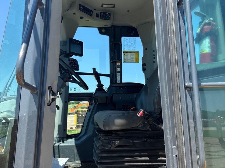 2019-deere-524l-image-18
