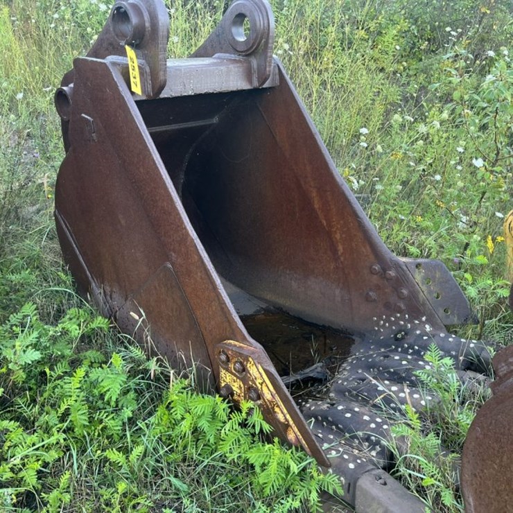 #2537 • Approx 36“ Excavator Bucket