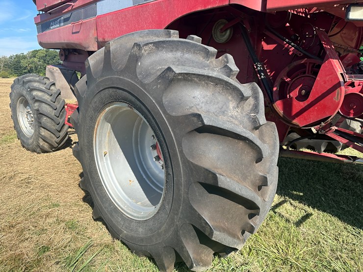 #32155-•-1997-case-international-2188-combine-image-9