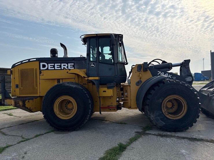 2016-deere-744kii-image-6