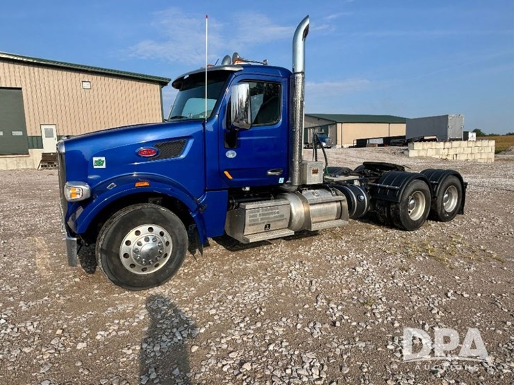 2019-peterbilt-567-image-19