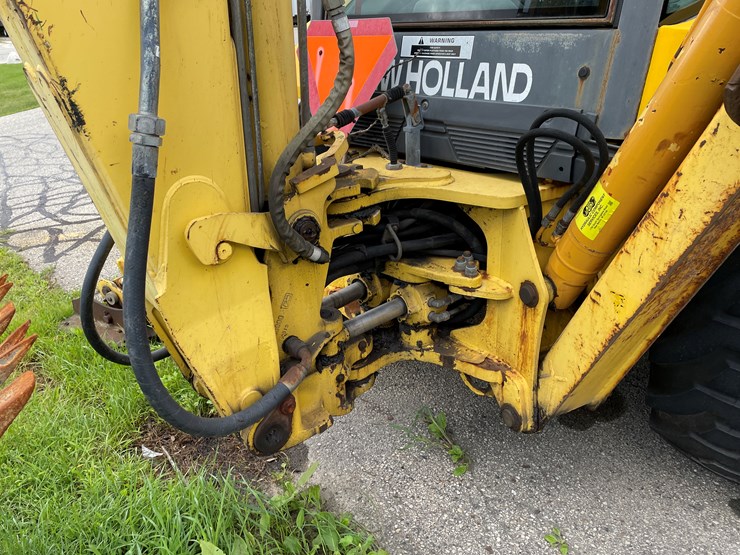 new-holland-lb75b-image-22