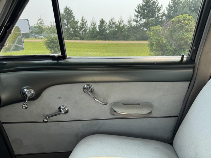 #1062-•-1949-buick-series-50-super-sedan-image-36
