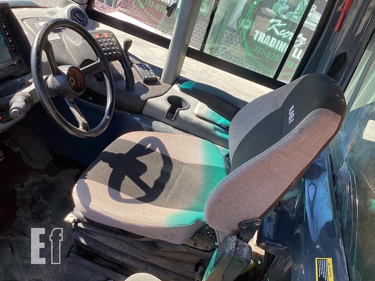 2015-deere-250d-ii-image-16