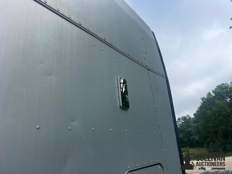 2003-peterbilt-379-image-19