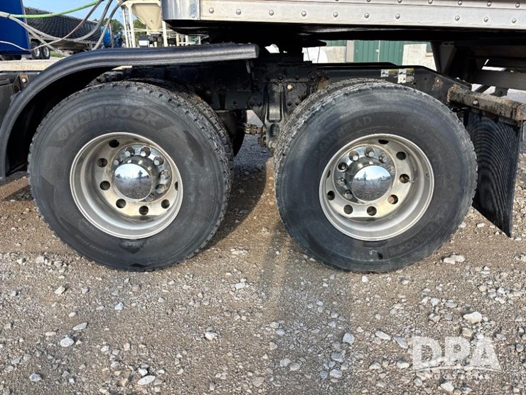 2015-peterbilt-579-image-34