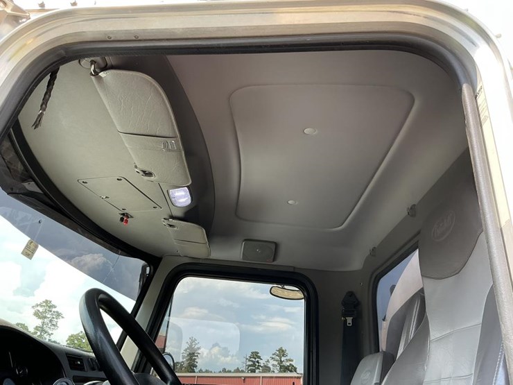 2020-peterbilt-337-image-90