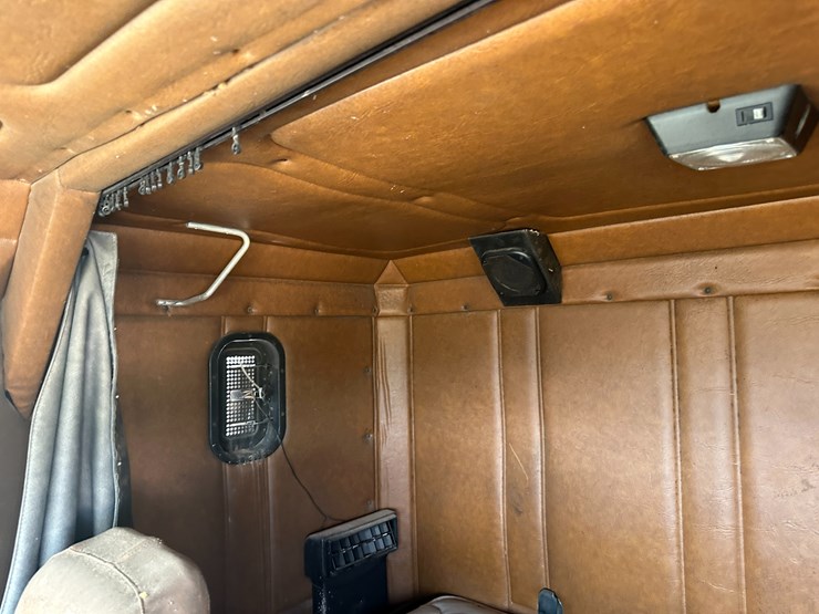 #32186-•-inop-1996-freightliner-usf-1e-t/a-sleeper-truck-tractor-vin:-1fuyddyb0tp728989-image-66