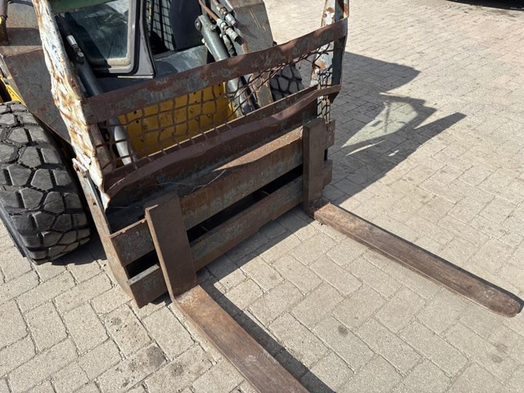 2002-new-holland-ls180-image-10