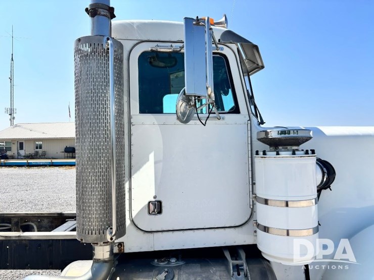 1986-peterbilt-359-image-49