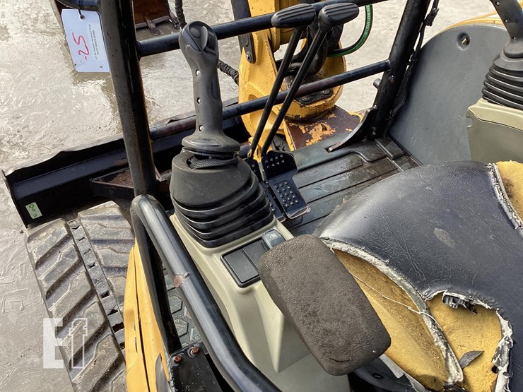2015-caterpillar-305.5e2-cr-image-19