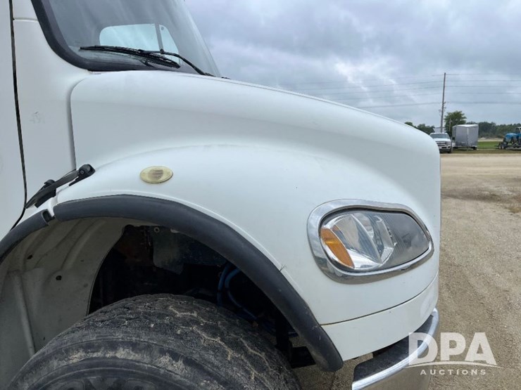 2010-freightliner-business-class-m2-petroleum-truck-(jn2961,-unit-491)-image-30