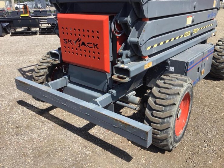 2006-skyjack-sj8243rt-image-12