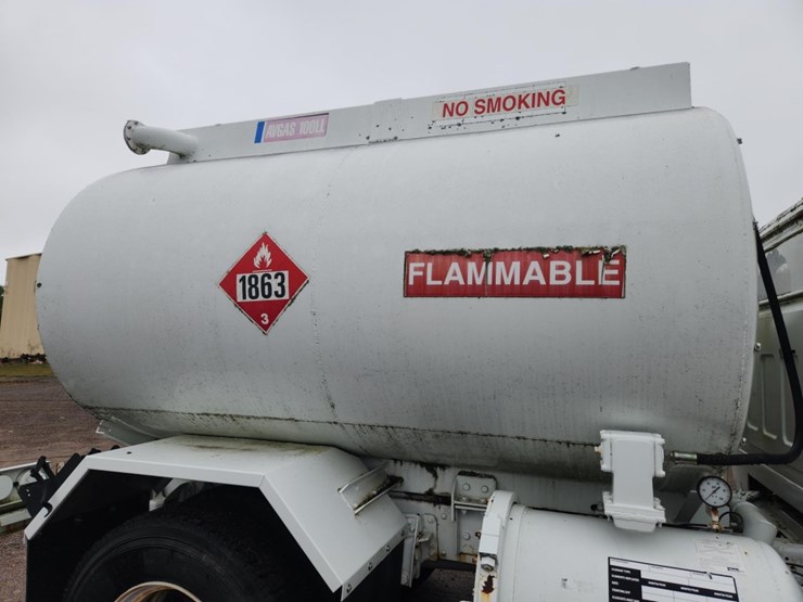 #1647-•-1976-gmc-fuel-truck-image-31