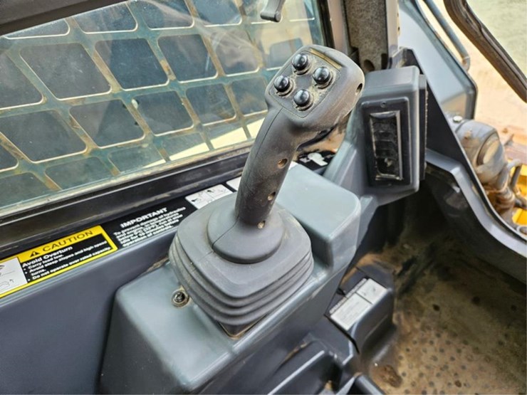 deere-331g-image-24