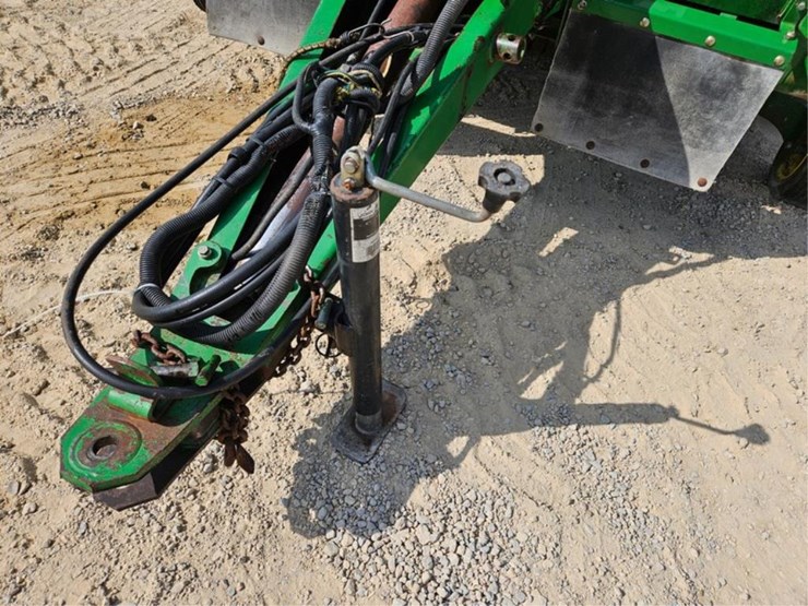 john-deere-566-image-11