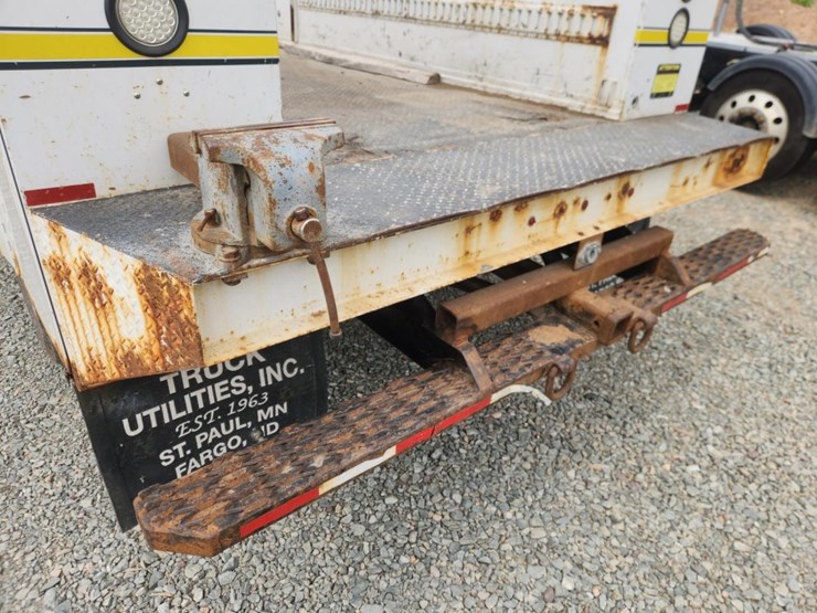 2011-ford-f550-image-28