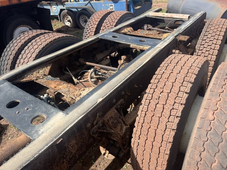 #2688-•-1998-navistar-2674-6x4-day-cab-truck-tractor-image-23