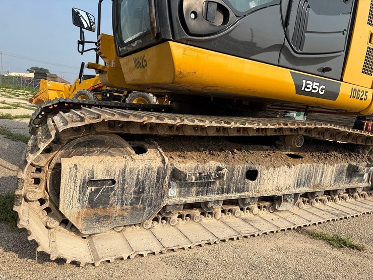 2022-deere-135g-image-16