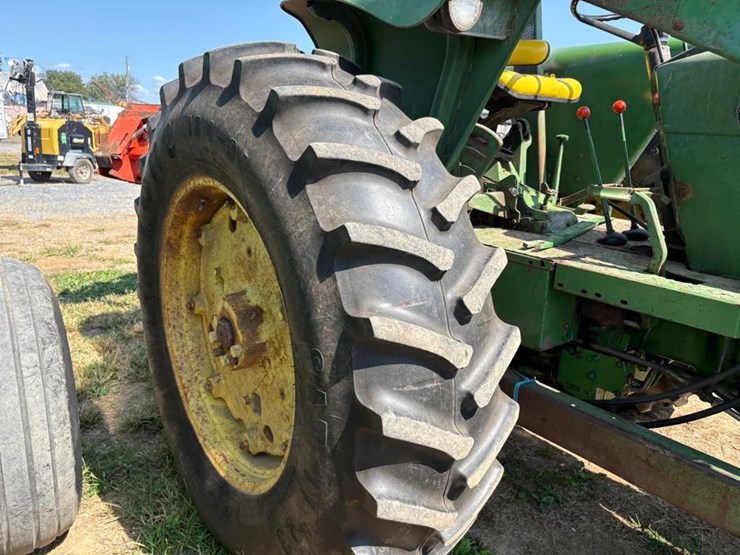 john-deere-2840-image-11