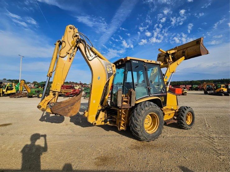caterpillar-430d-image-12